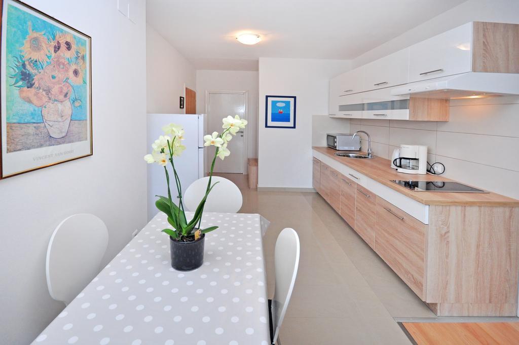 Apartments Zorka Leko Omiš Szoba fotó